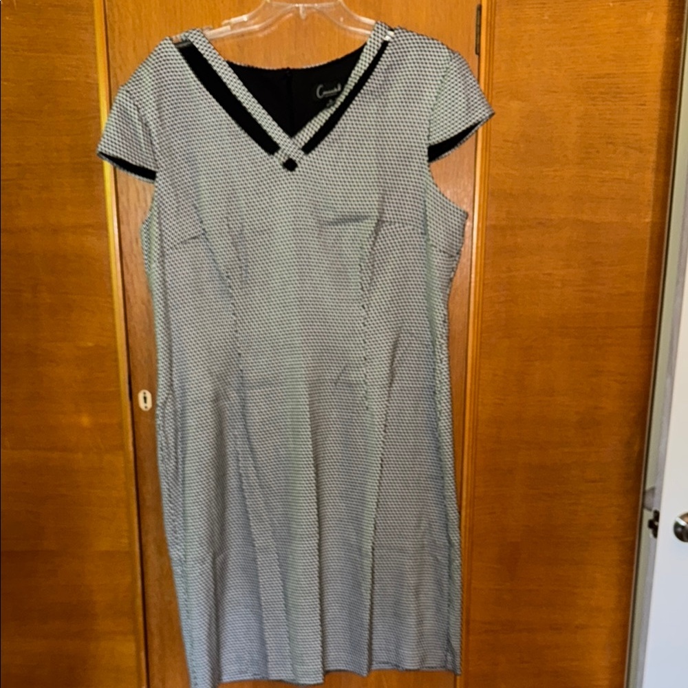 4/$9 Dress w/Cap Sleeves Bundle w 4/9 items & you will be sent $9 offer.